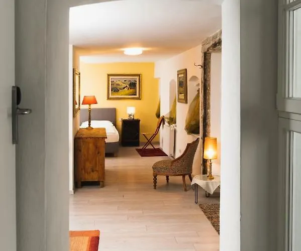 Golden Roof By Penz *